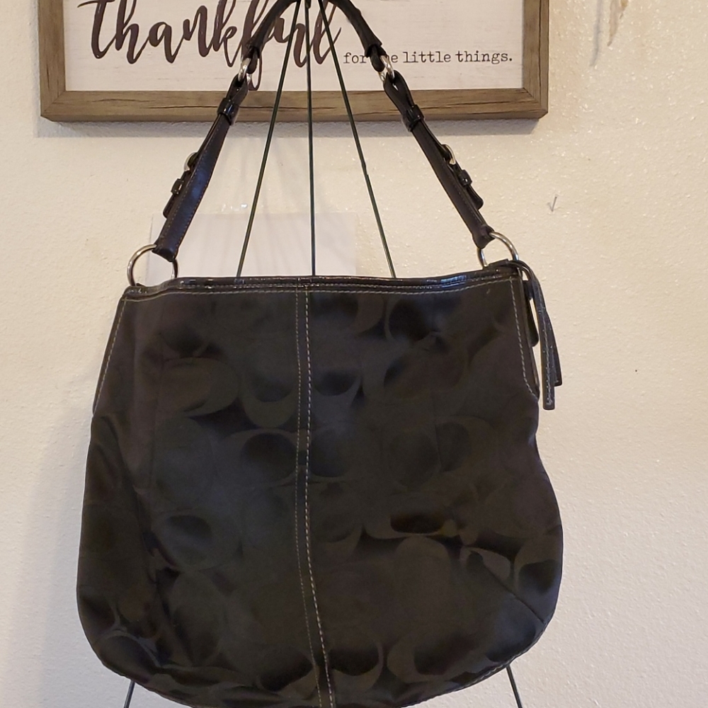Signature Coach - Picture 3 of 9